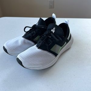 New Balance Nergize Black and white Sport sneakers size 8